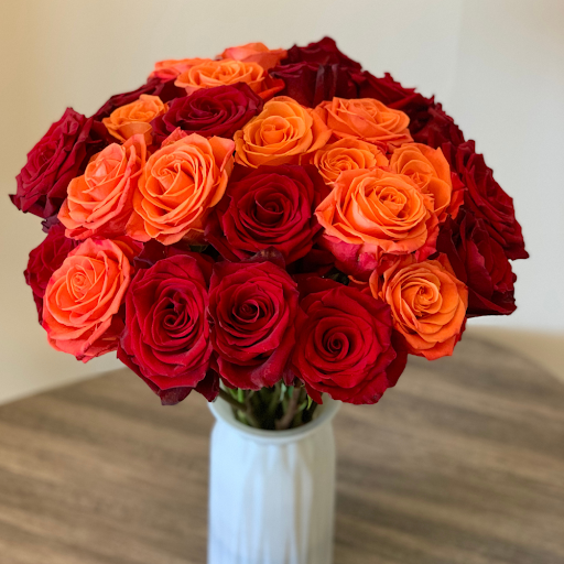 Abenity Miles Farmer s Choice 24 Roses Plus Vase (Exclusive Bouquet) on Sale